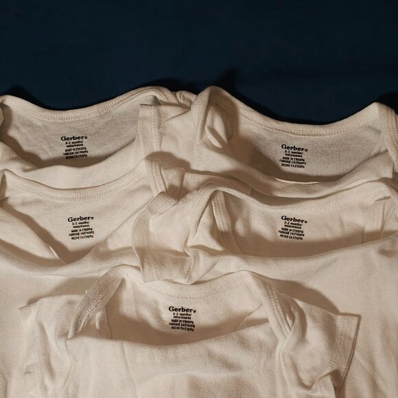 Essential Set 4 Basic White Bodysuits/Rompers Gerber (0-3 months) – Must-Haves! - Picture 2 of 3